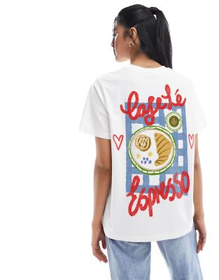 ASOS DESIGN - T-Shirt in Weiß mit normalem Schnitt und „Cafe Lé Espresso"-Grafikprint auf dem Rücken