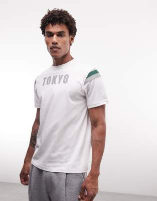 T-Shirt in Weiß mit regulärer Passform, Einsätzen und „Tokyo"-Schriftzug Weiß S