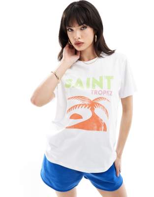 ASOS DESIGN - T-Shirt in Weiß mit „Saint Tropez"-Vintage-Grafikprint, in regulärer Passform