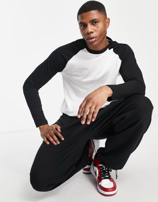 ASOS DESIGN - T-shirt in wit met lange raglanmouwen in zwart