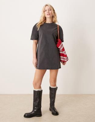 ASOS DESIGN - T-Shirt-Jeanskleid in Schwarz