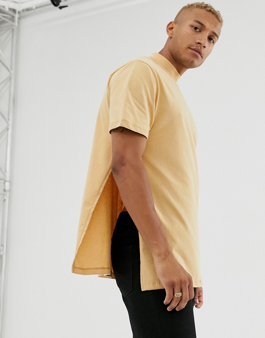 ASOS DESIGN - T-shirt lunga comoda beige con spacchi laterali