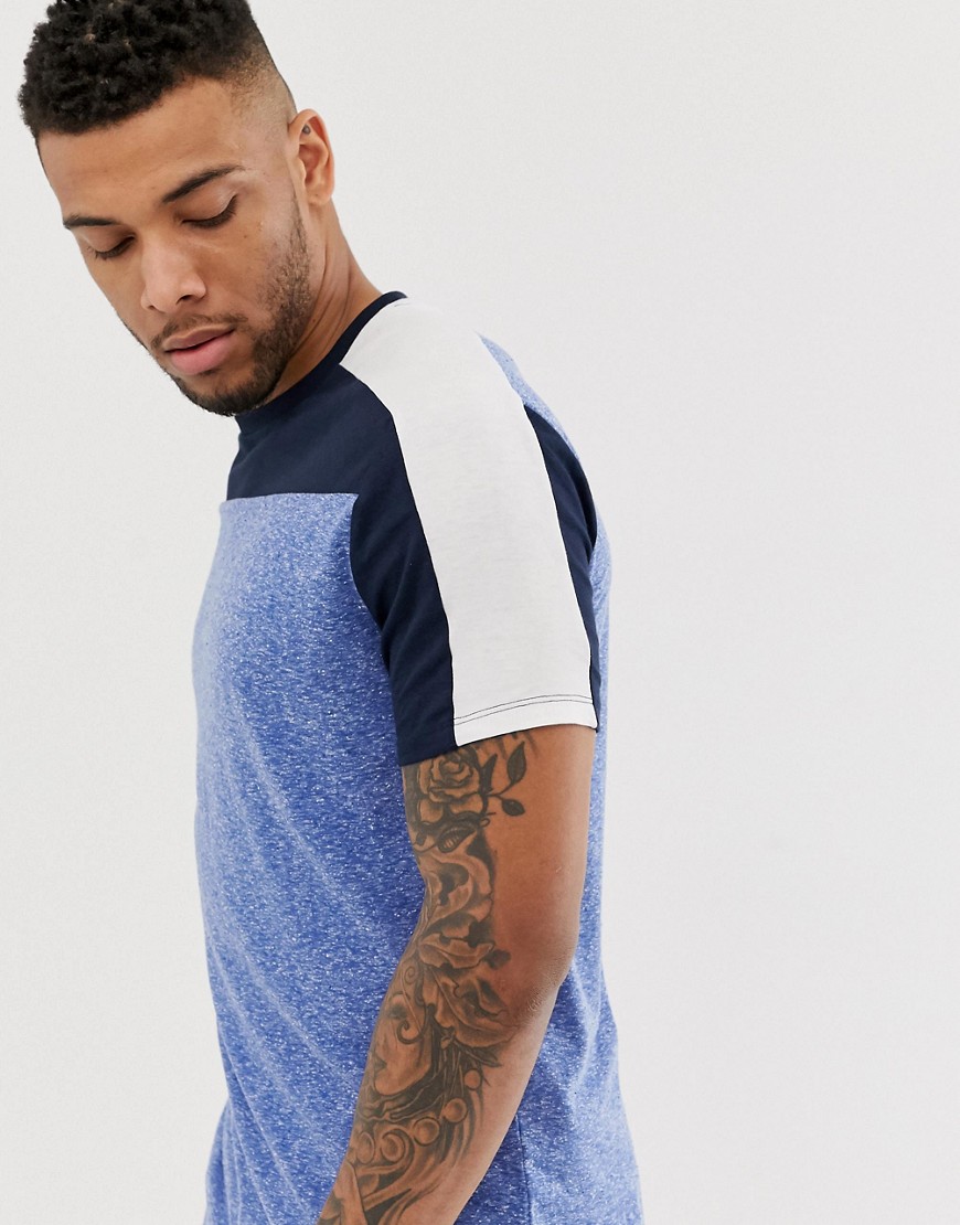 ASOS DESIGN - T-shirt lunga e comoda blu con fondo arrotondato e pannelli a contrasto su corpo e spalle