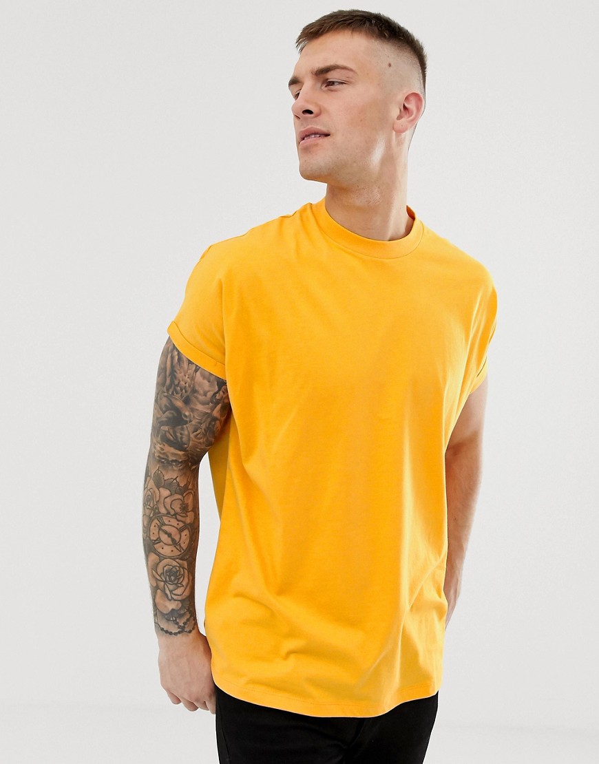 ASOS DESIGN - T-shirt lunga oversize girocollo con maniche con risvolto gialla-Giallo