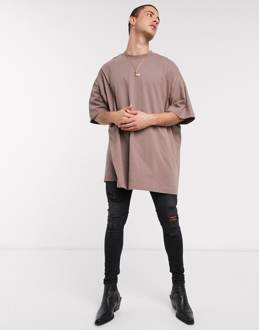 ASOS DESIGN - T-shirt lunga super oversize beige-Marrone