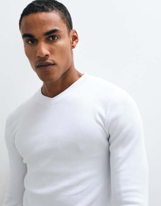 ASOS DESIGN t-shirt manches longues coupe muscle, col V montant, en maille côtelée blanche, 3 de 8