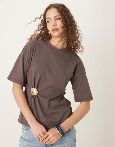 ASOS DESIGN - T-shirt marrone con dettaglio in metallo - view 1