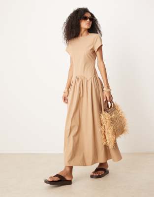 ASOS DESIGN - T-Shirt-Maxikleid in Braun mit tiefer Taille-Bunt