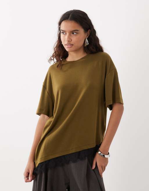ASOS DESIGN t-shirt med asymmetrisk spetsfåll i khaki, 2 av 4