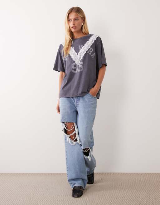 ASOS DESIGN t-shirt med korta ärmar, spets och grafiskt tryck i oversize i kolgrå, 2 av 4