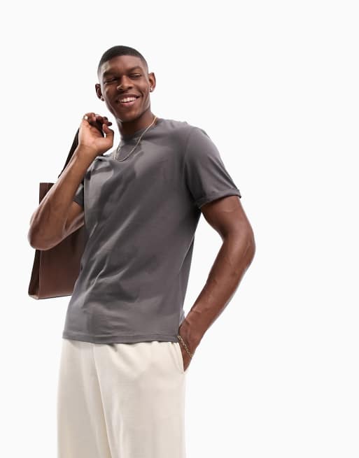 ASOS DESIGN - T-shirt med oprullede ærmer i sort vask