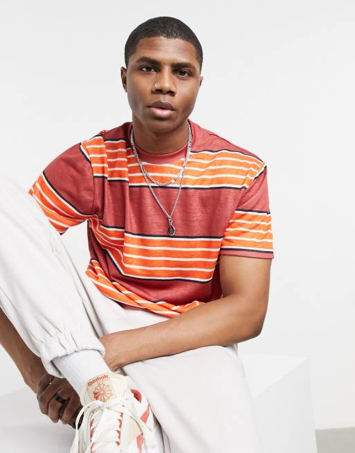 ASOS DESIGN - T-shirt med røde og orange striber i afslappet pasform