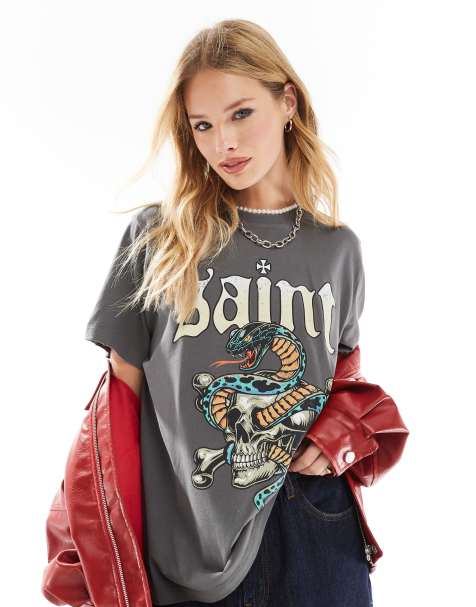 ASOS DESIGN - T-shirt med 'Saint'-rockgrafik i oliefarvet vask i regular fit - view 1