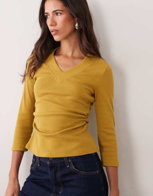 ASOS DESIGN t-shirt med v-ringning och markerad midja i pistagegrön