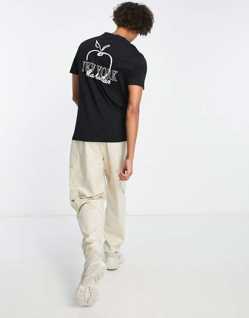 ASOS DESIGN - T-shirt met Big Apple-print op de achterkant in zwart, 4 van 4