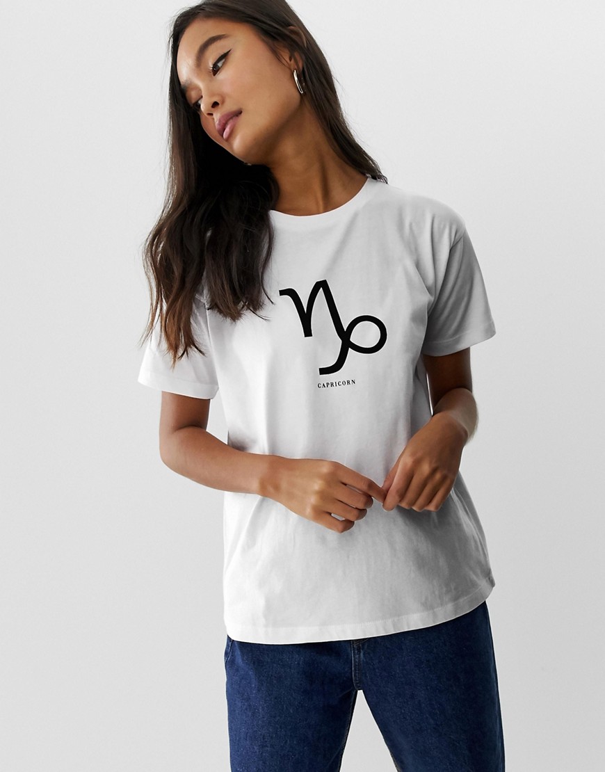 ASOS DESIGN - T-shirt met 'Capricorn Aquarios Pisces Aries'-sterrenbeeldprint-Wit