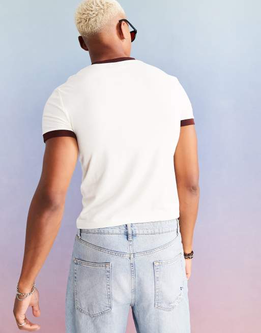 ASOS DESIGN - T-shirt met contrasterende biezen en vlinderprint in wit, 2 van 4