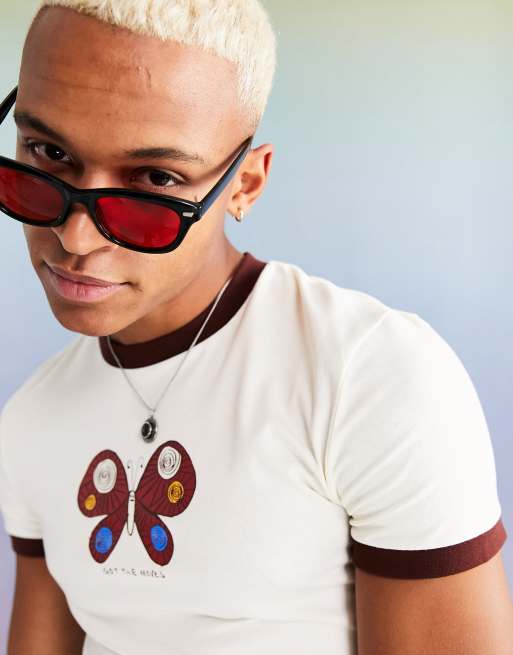 ASOS DESIGN - T-shirt met contrasterende biezen en vlinderprint in wit, 3 van 4