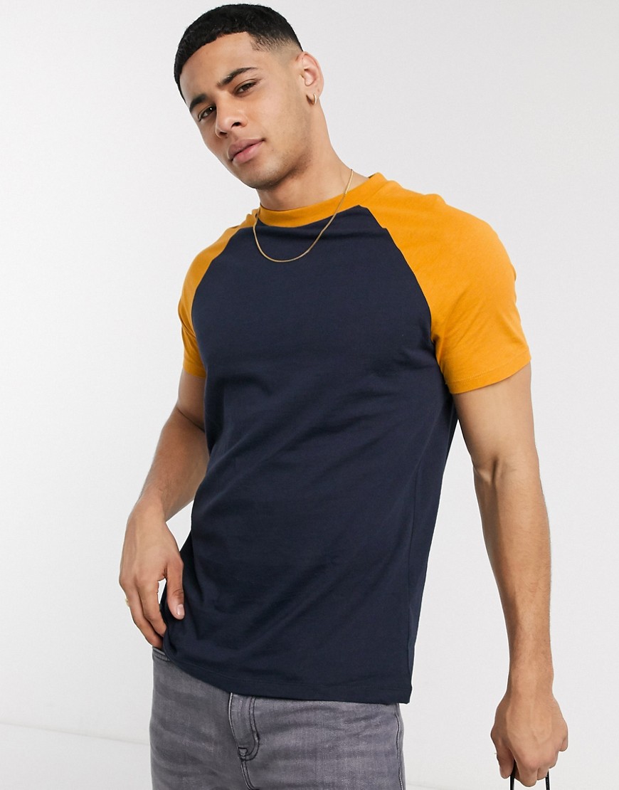 ASOS DESIGN - T-shirt met contrasterende mouwen in marineblauw met geel