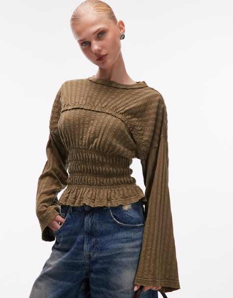 ASOS DESIGN - T-shirt met geribbelde textuur, gesmokte taille en lange mouwen in kaki - view 1