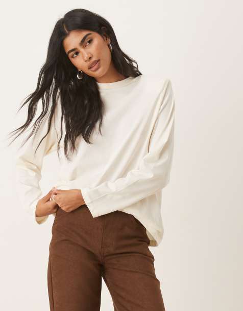 ASOS DESIGN - T-shirt met hoge ronde hals, lange mouwen en schoudervullingen in crème - view 1