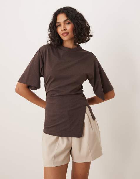 ASOS DESIGN - T-shirt met ingenomen zijkant in bruin - view 1