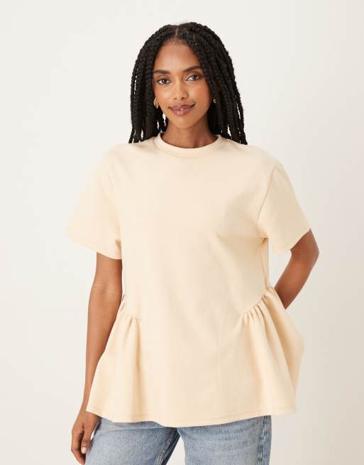 ASOS DESIGN - T-shirt met interlock-naden, korte mouwen en peplum