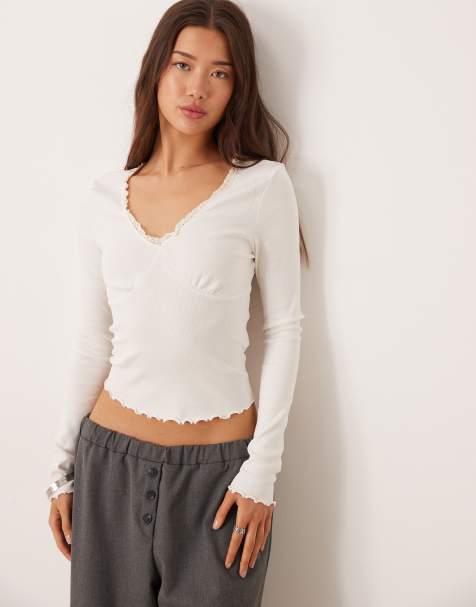 ASOS DESIGN - T-shirt met kanten detail, V-hals en lange mouwen in crème - view 1