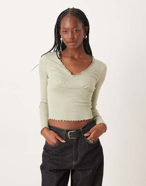 ASOS DESIGN - T-shirt met kanten detail, V-hals en lange mouwen in saliegroen - view 1