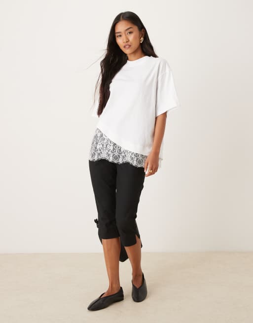 ASOS DESIGN - T-shirt met korte mouwen en kanten zoom in wit, 2 van 4