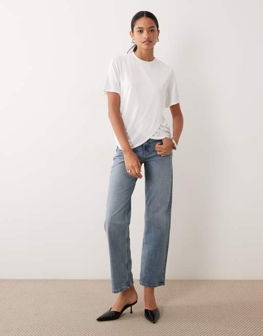 ASOS DESIGN T-shirt met korte mouwen, twist en gedrapeerde overslag in wit, 2 van 4