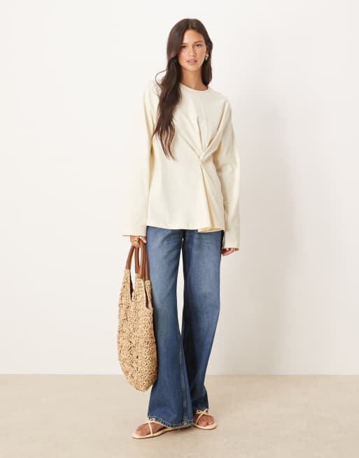 ASOS DESIGN - T-shirt met plooien en lange mouwen in crème, 2 van 4