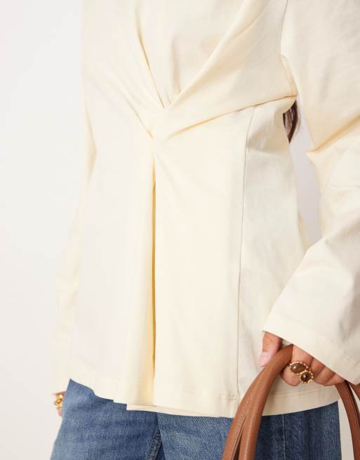 ASOS DESIGN - T-shirt met plooien en lange mouwen in crème, 4 van 4