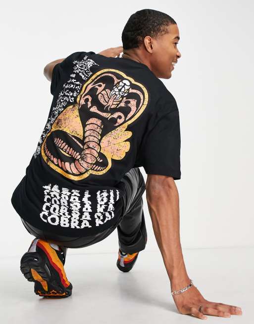 ASOS DESIGN - T-shirt met prints van Cobra Kai in zwart