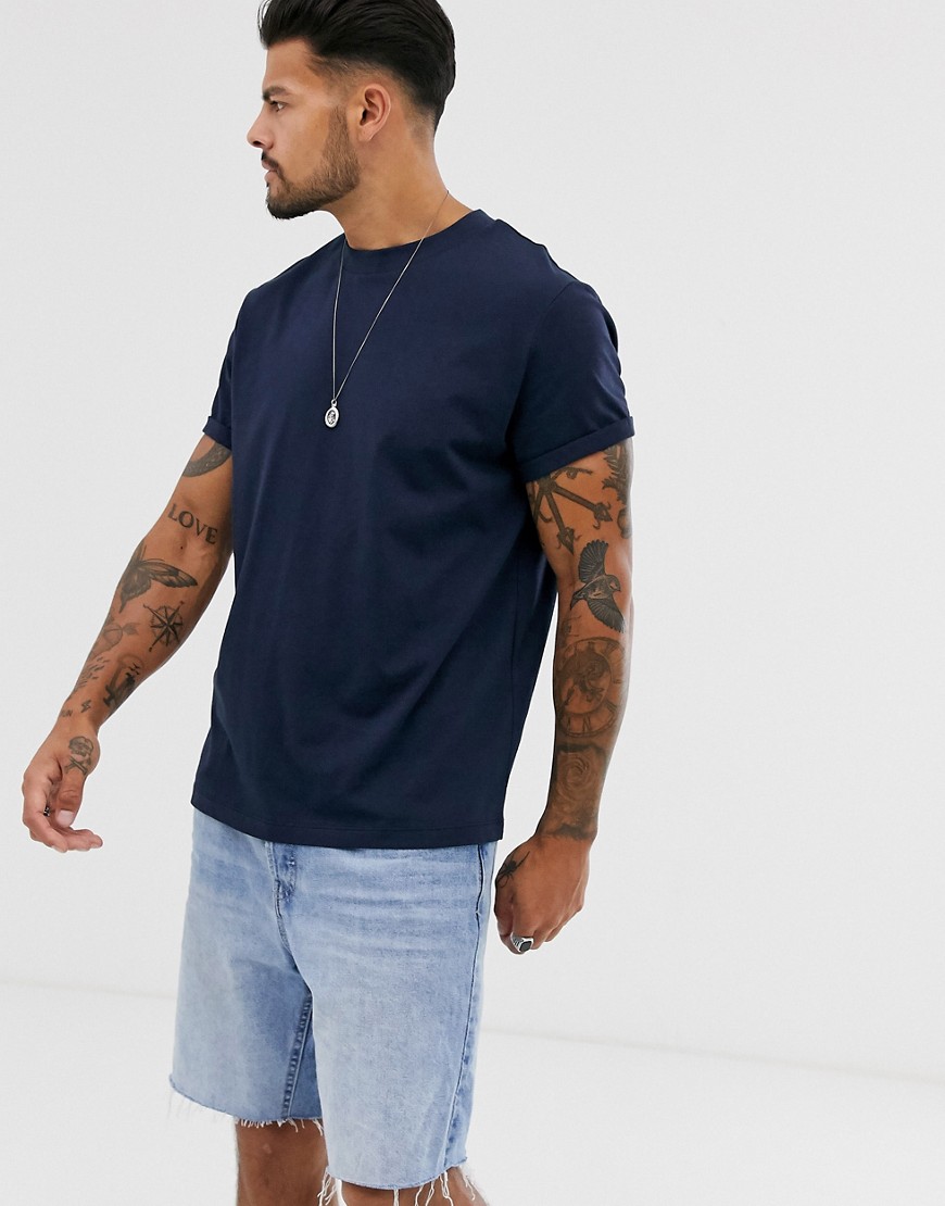 ASOS DESIGN - T-shirt met ronde hals en omgeslagen mouwen in marineblauw