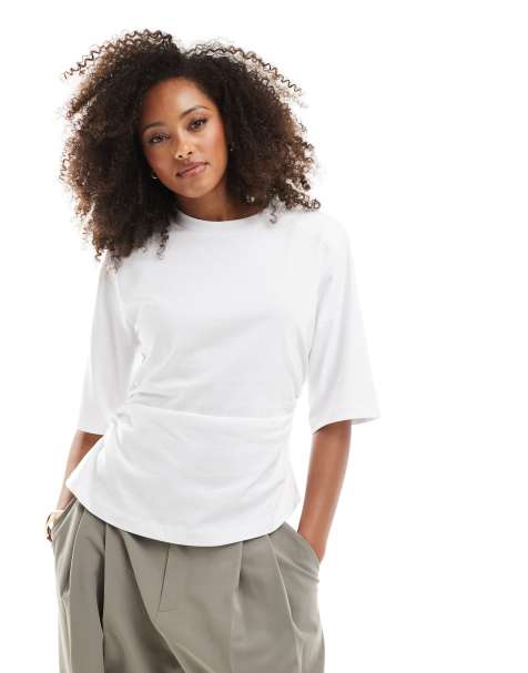 ASOS DESIGN - T-shirt met schoudervullingen en taillering in wit - view 1