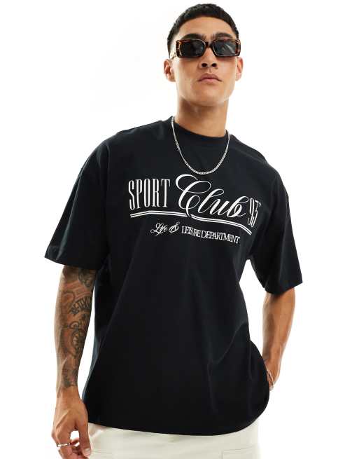 ASOS DESIGN - T-shirt met Sport Club-print op de borst in zwart