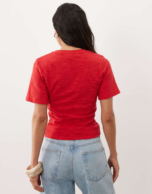ASOS DESIGN T-shirt met strikdetail en structuurstof in rood, 2 van 4