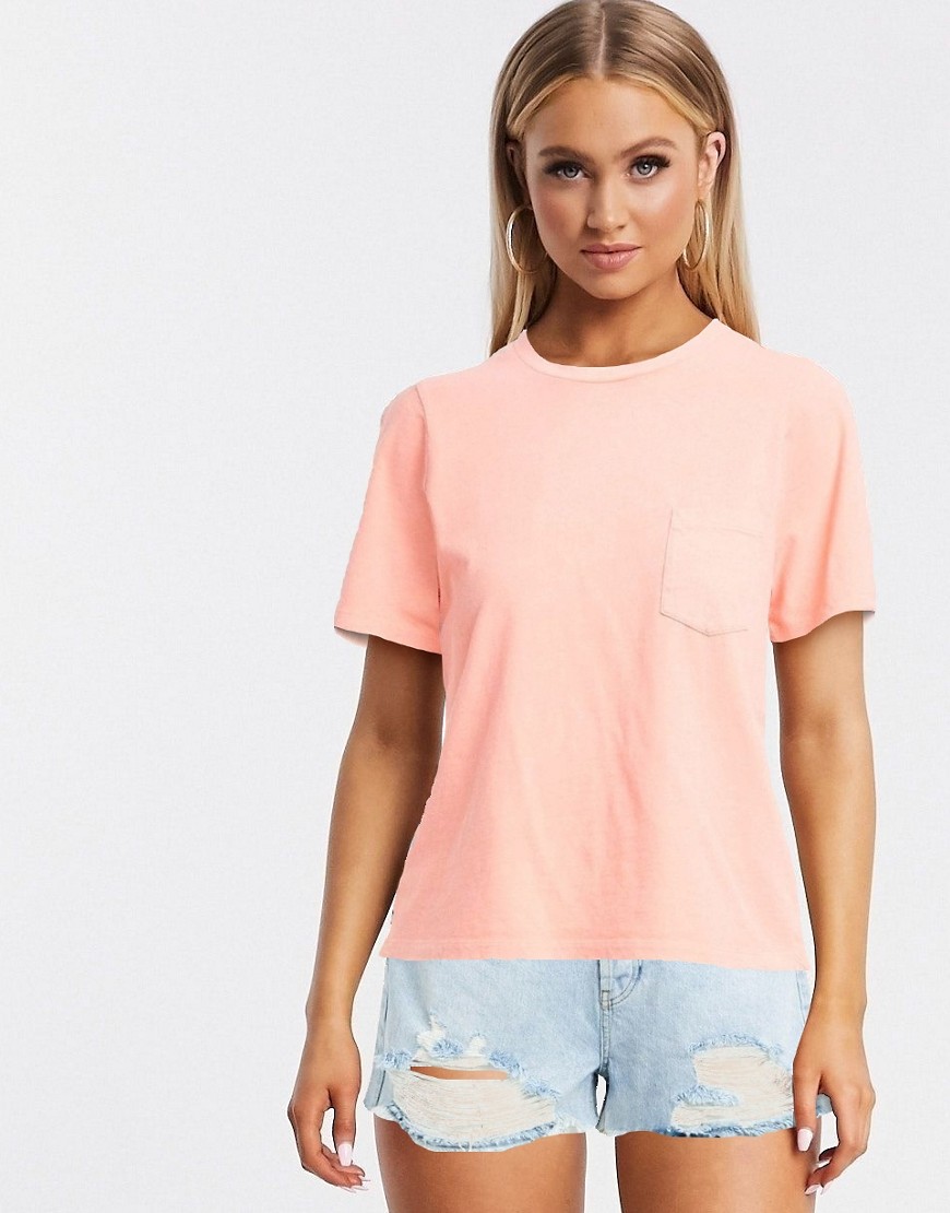 ASOS DESIGN - T-shirt met zak in koraalrood met wassing-Roze