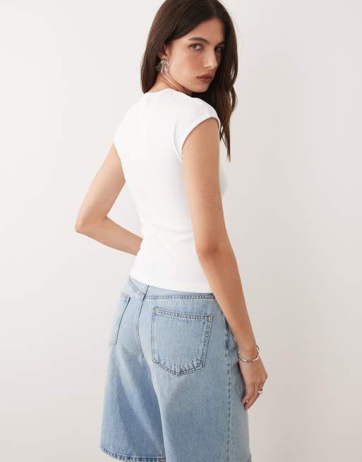 ASOS DESIGN - T-shirt mini bianca a coste con bottoni e scollo serafino, 4 di 4