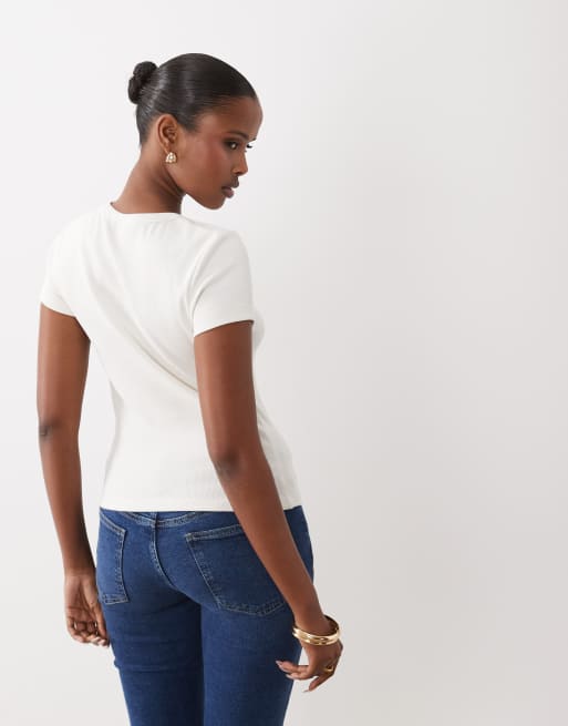 ASOS DESIGN - T-shirt mini bianca a coste con decorazione di perline a forma di conchiglie, 4 di 4