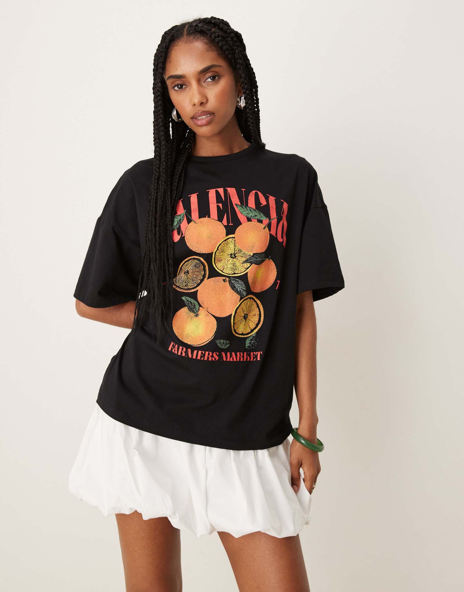 ДИЗАЙНЕРСКОЕ мини-платье-футболка ASOS с волнистым низом и графическим принтом