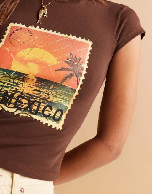 ASOS DESIGN - T-shirt mini marrone con grafica di francobollo a tema vacanze, 4 di 4