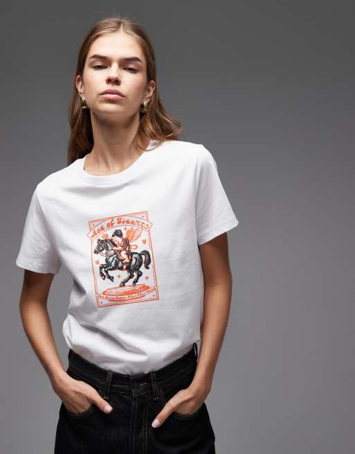 ASOS DESIGN - T-shirt mini vestibilità comoda bianca con grafica stile scatola di fiammiferi con asso di cuori