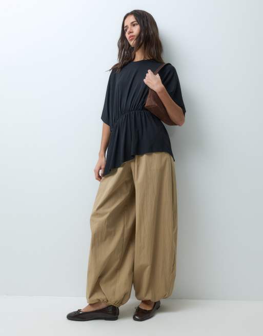ASOS DESIGN T-Shirt mit asymmetrischem Saum und taillierter Taille in Schwarz, 2 von 5