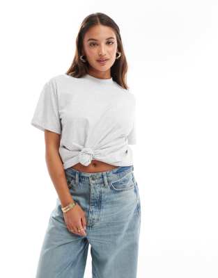 ASOS DESIGN - T-Shirt mit Knoten vorn in der Taille-Grau