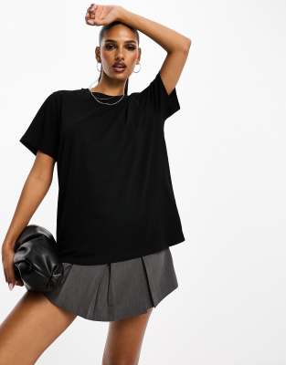 ASOS DESIGN - T-Shirt mit normalem Schnitt in Schwarz