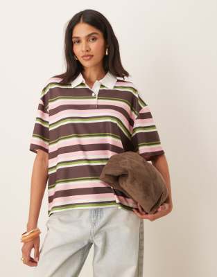 ASOS DESIGN - T-Shirt mit Rugby-Kragen und grün-rosa Streifen-Bunt