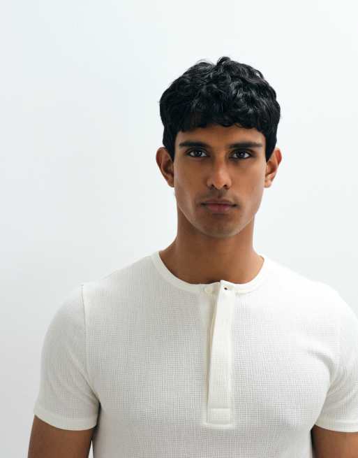 ASOS DESIGN - T-shirt moulant en tissu texturé à col boutonné - Crème , 3 de 5