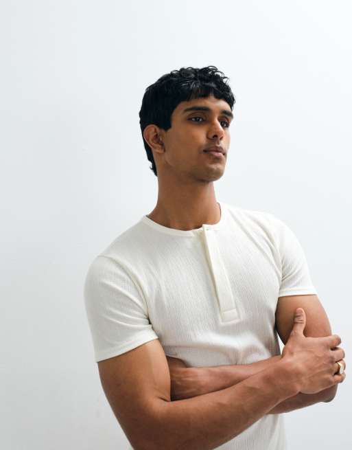 ASOS DESIGN - T-shirt moulant en tissu texturé à col boutonné - Crème , 5 de 5